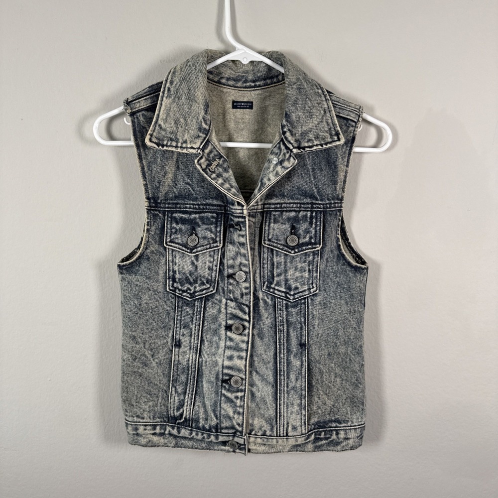 Melvilleβ Vintage Inspired Acid Washed Denim Jean Vest Small